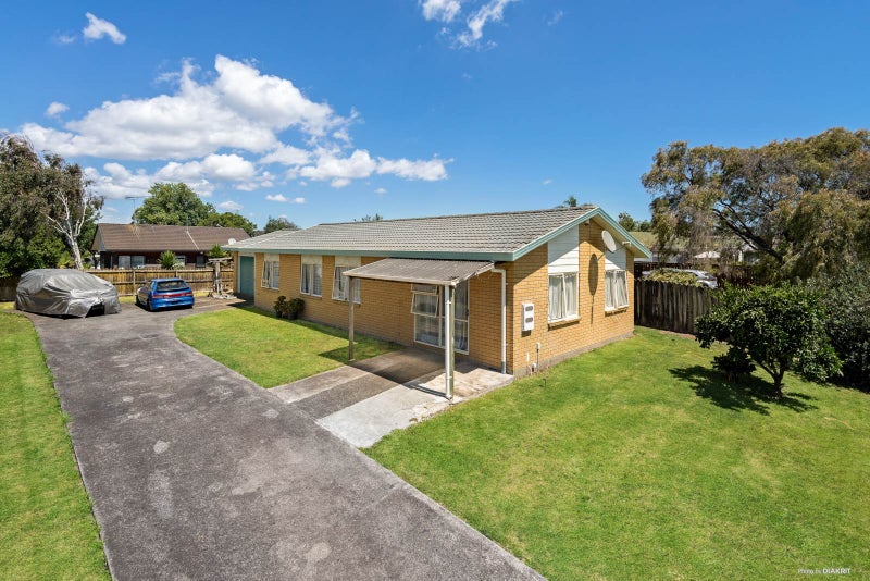 33 Riverton Drive, Randwick Park, Auckland - Carousel 1