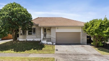 81A Mirrabooka Avenue, Botany Downs, Auckland - Carousel 1