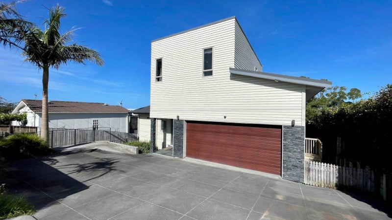 29 Deep Creek Road, Waiake, Auckland - Carousel 1