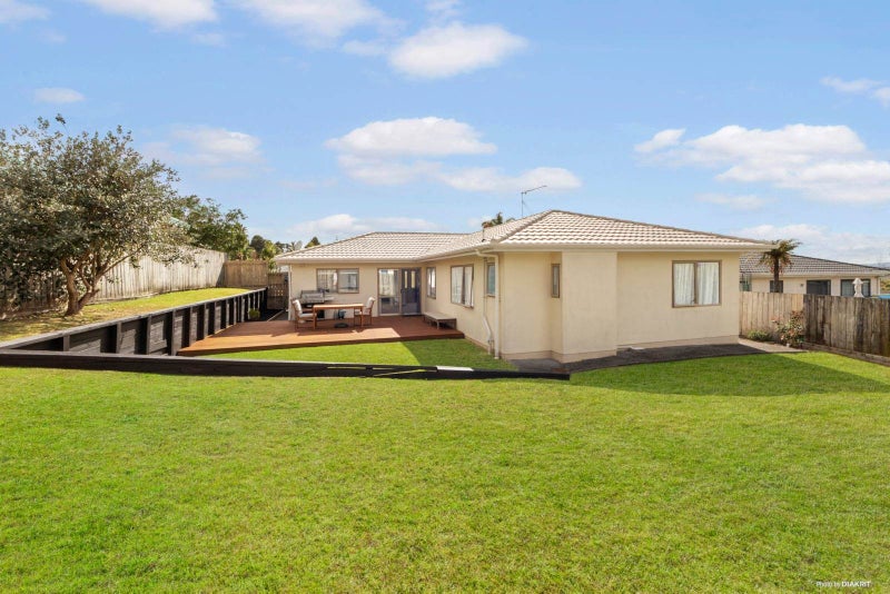 32 Broadfield Street, Massey, Auckland - Carousel 1