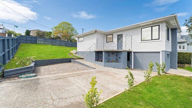 2/1 Brian Avenue, Forrest Hill, Auckland - Carousel 1