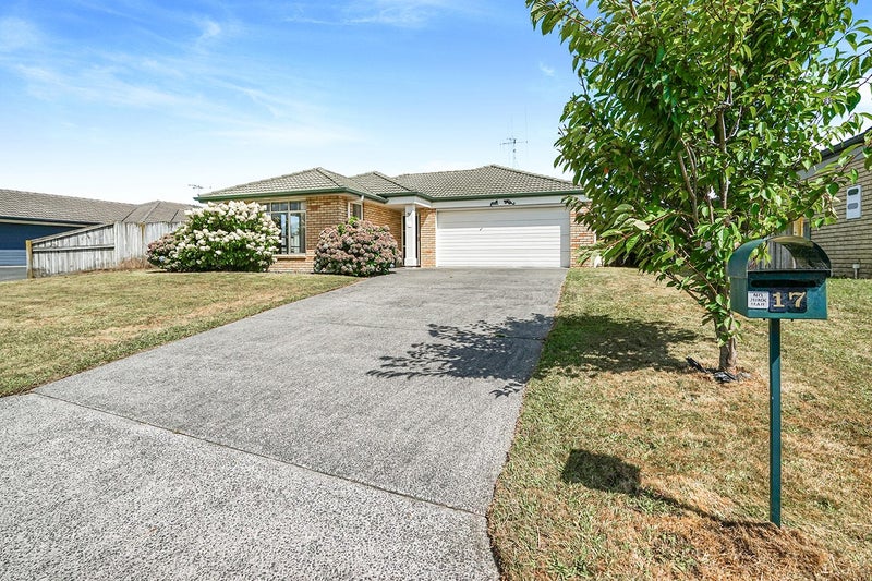 17 Farnham Close, Rototuna North, Hamilton - Carousel 18