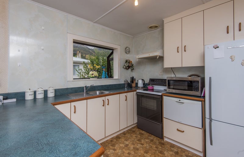 673 Atawhai Crescent, Atawhai, Nelson - Carousel 2