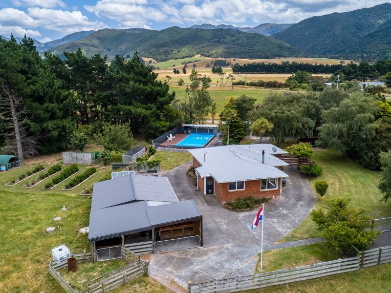 11 Bartons Road, Western Lake, Featherston - Carousel 23