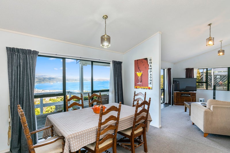 2/7 Jasmine Grove, Maungaraki, Lower Hutt - Carousel 1