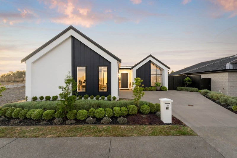10 Te Rata Boulevard, Karaka, Papakura - Carousel 1