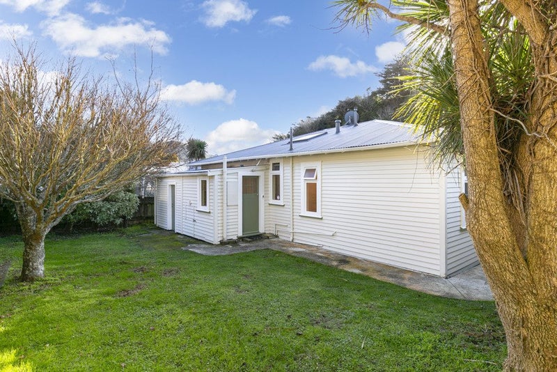 27 Ranelagh Street, Karori, Wellington - Carousel 14