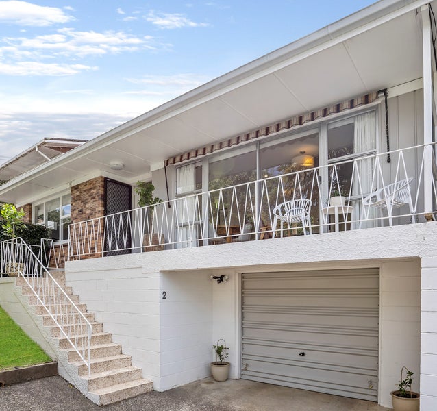 2/8 Rewa Road, Three Kings, Auckland - Carousel 1