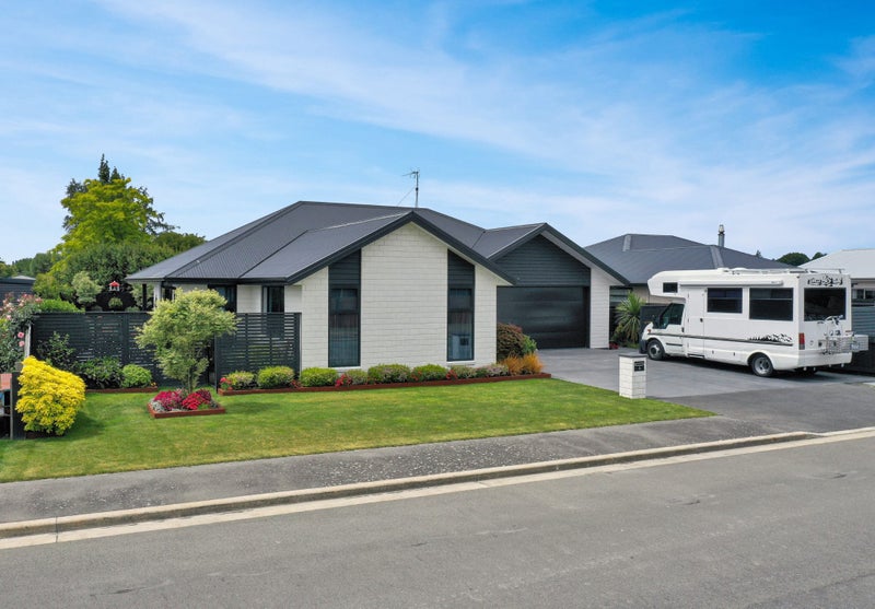 6 Waterford Place, Tinwald, Ashburton - Carousel 1
