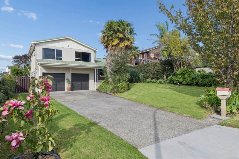 29 La Perouse Street, Botany Downs, Auckland - Carousel 1