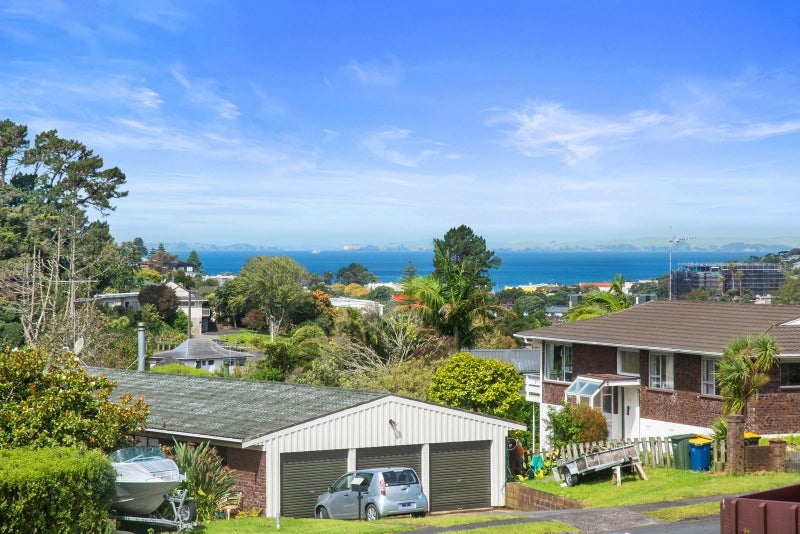 28 Stapleford Crescent, Browns Bay, Auckland - Carousel 2