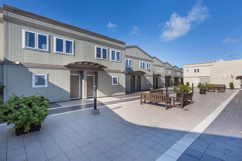 19/118 Broadway, Newmarket, Auckland - Carousel 1