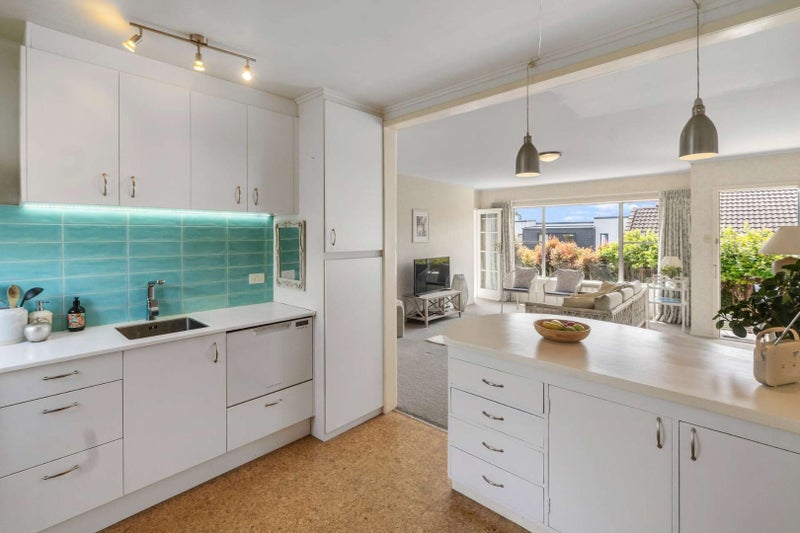 2/68 Atkin Avenue, Mission Bay, Auckland - Carousel 2