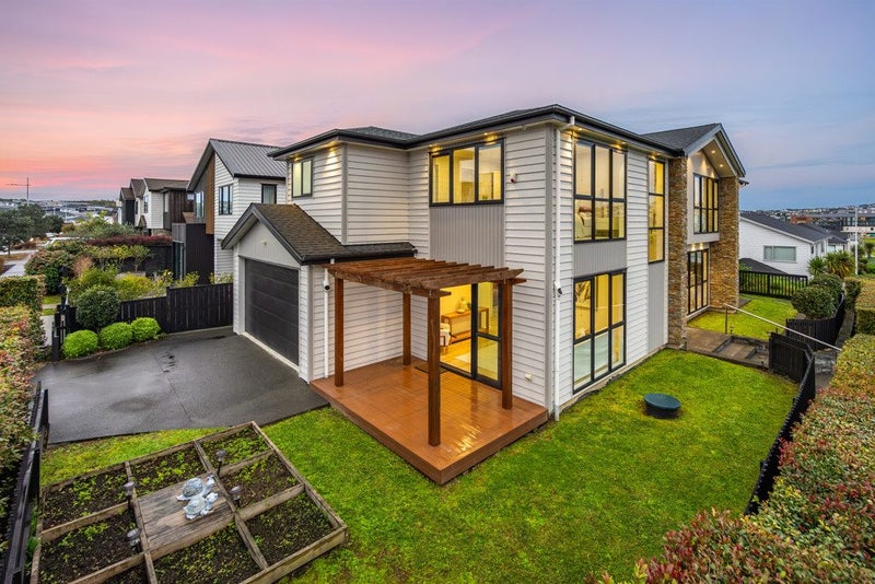 21 Tawatawa Street, Long Bay, Auckland - Carousel 2