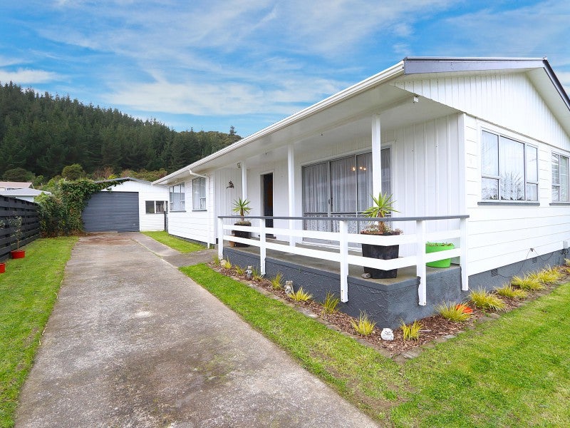 20 Belgrave Street, Wainuiomata, Lower Hutt - Carousel 1