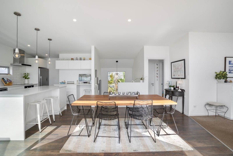 42A The Esplanade, Eastern Beach, Auckland - Carousel 2