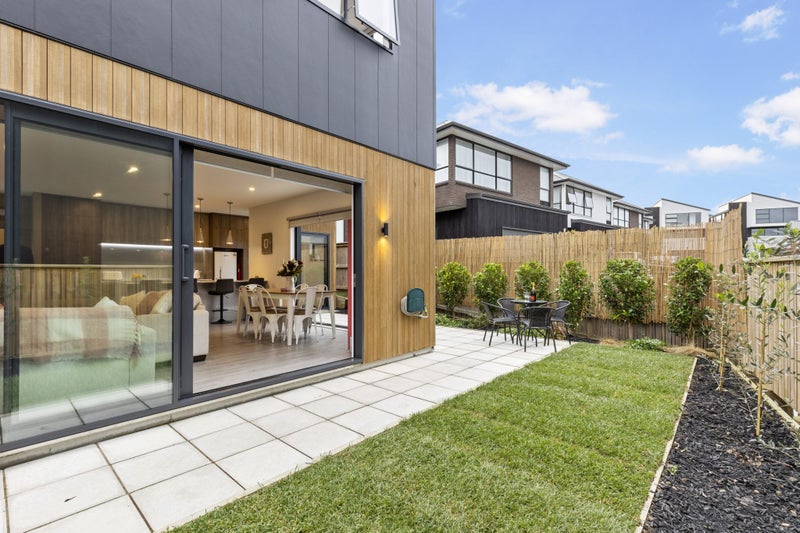 18B Taniwha Street, Wai o Taiki Bay, Auckland - Carousel 2