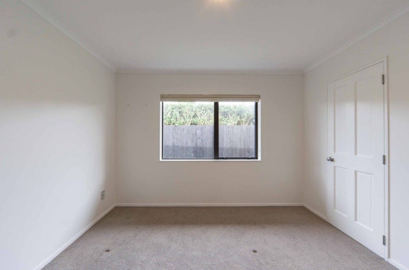 16 Ravenscourt Place, Huntington, Hamilton - Carousel 2