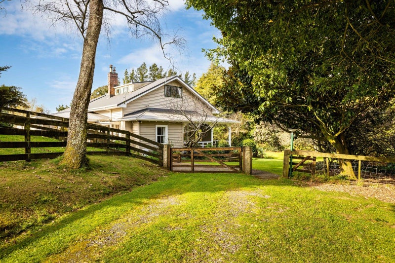 1 Kahikatea Street, Inglewood - Carousel 1