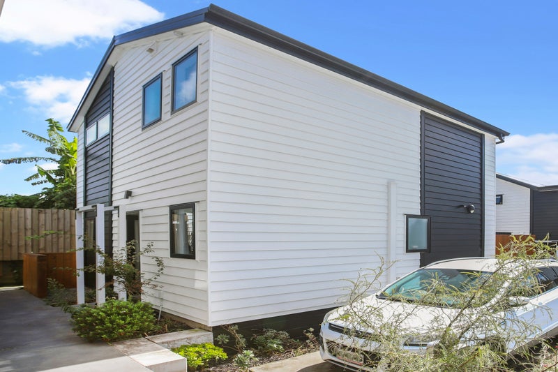4/6 St Leonards Road, Kelston, Auckland - Carousel 2