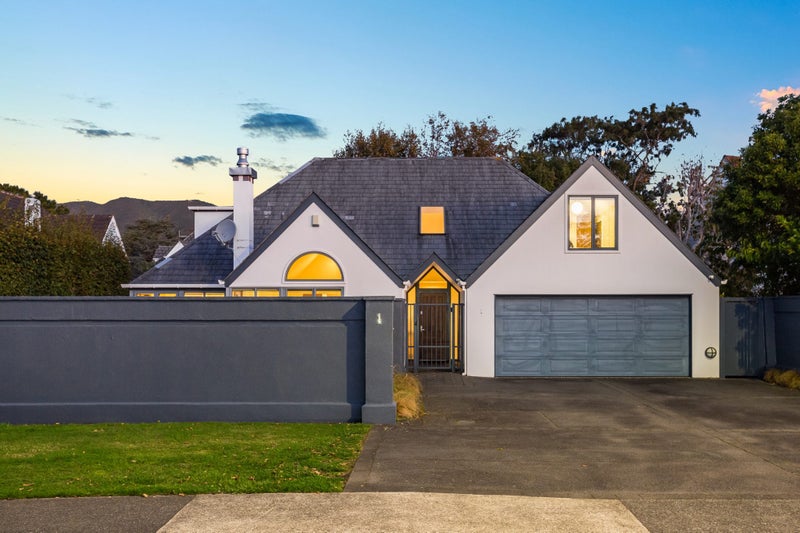 1 Manuka Avenue, Woburn, Lower Hutt - Carousel 1