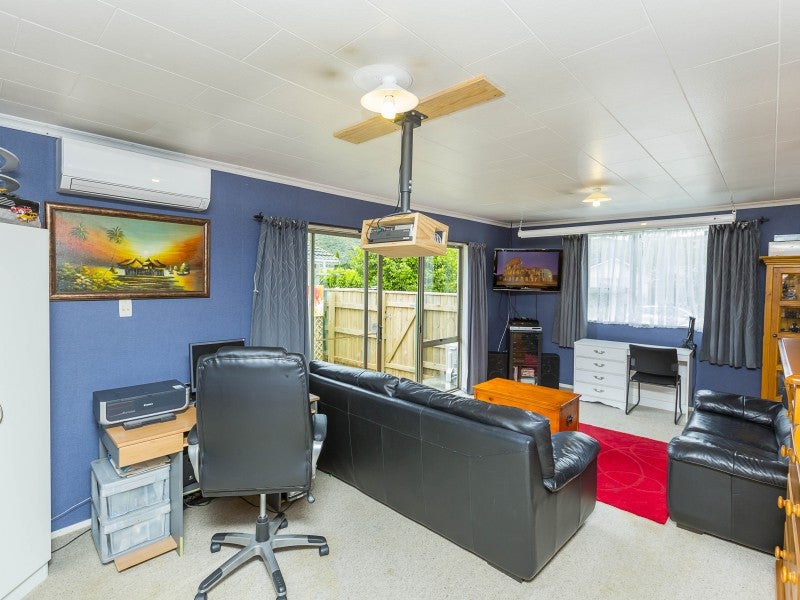 3 Roband Crescent, Brown Owl, Upper Hutt - Carousel 2