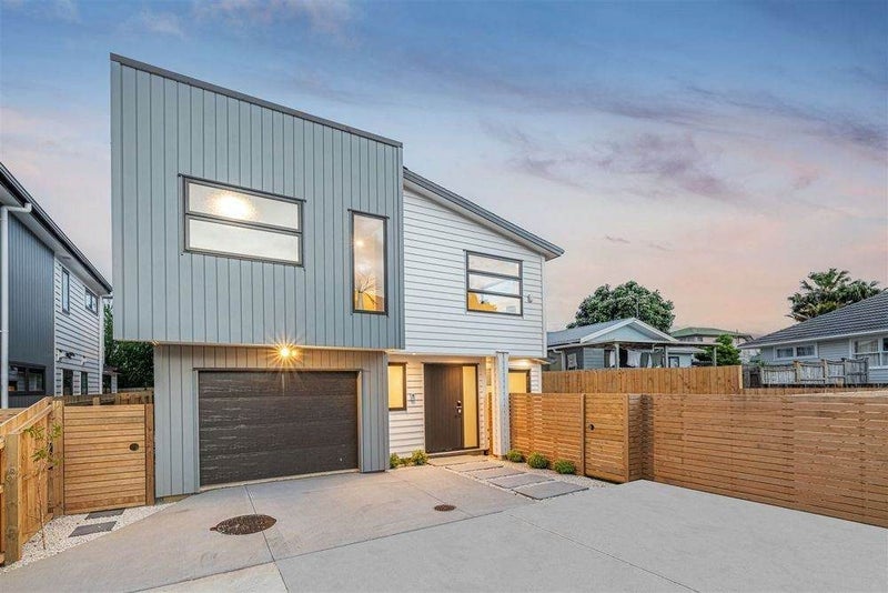 20E Mackenzie Street, Te Atatu South, Auckland - Carousel 1