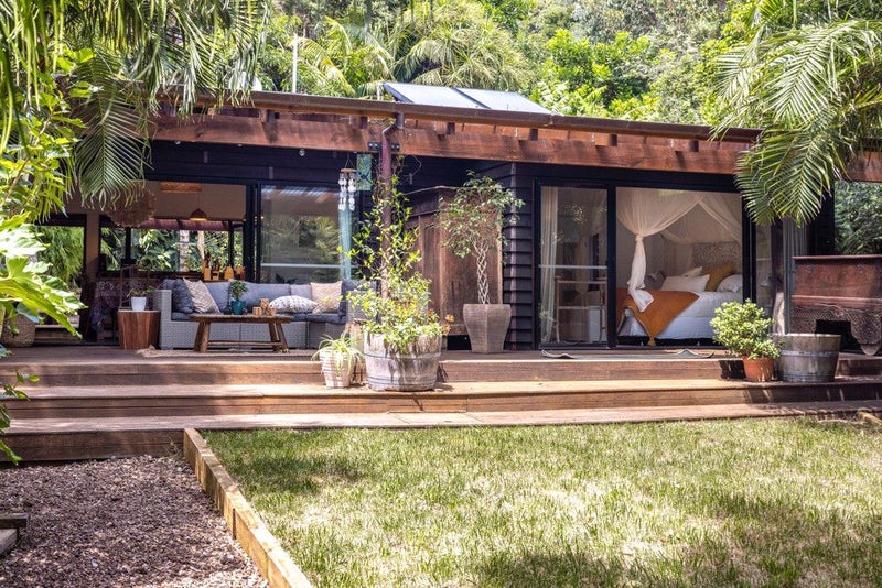 22 Great Barrier Road, Oneroa, Waiheke Island - Carousel 1