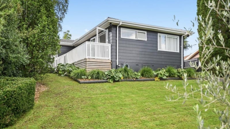 5 Homestead Place, Glenview, Hamilton - Carousel 1