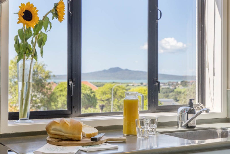 2/10 Sudeley Street, Orakei, Auckland - Carousel 2