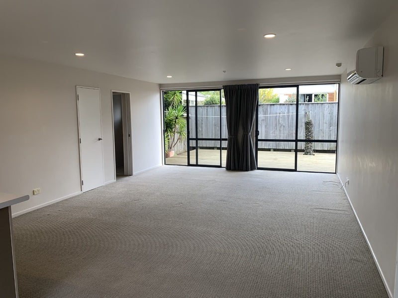 14 Rochdale Way, Stoke, Nelson - Carousel 2