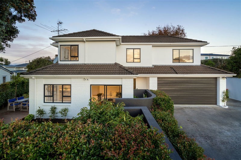 2/24 Exmouth Road, Northcote, Auckland - Carousel 1