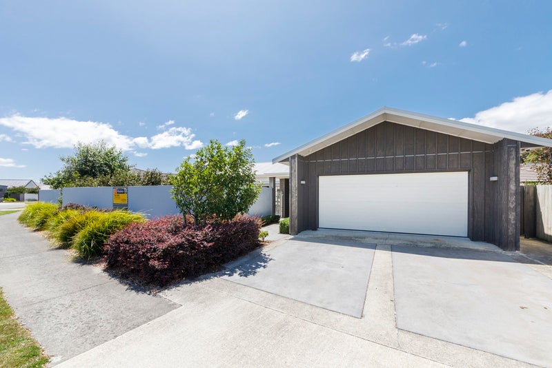 4 Doncaster Court, Awapuni, Palmerston North - Carousel 1