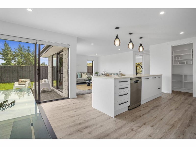 16 Foster Place, Amberley, Amberley - Carousel 2