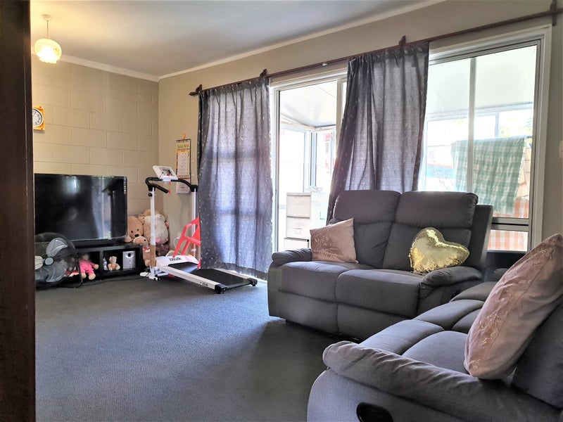 2/54 Lynwood Road, New Lynn, Auckland - Carousel 2