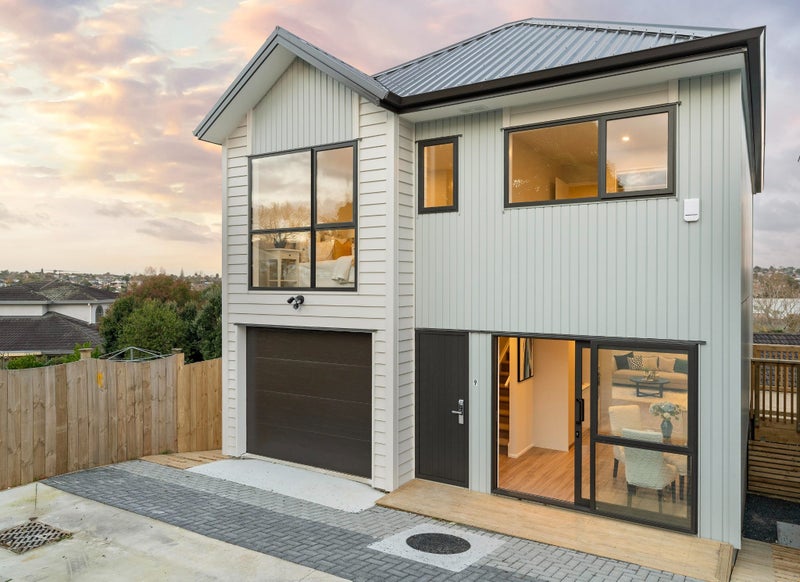 1/33 Buscomb Avenue, Henderson, Auckland - Carousel 1