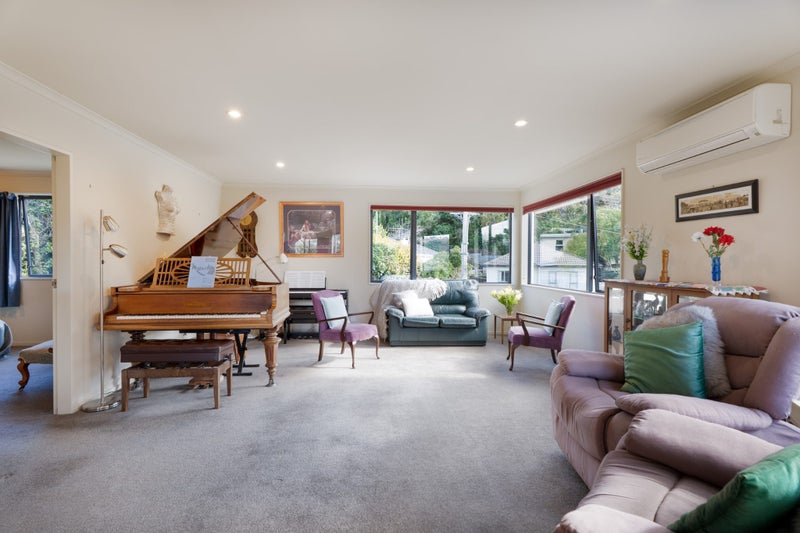 1A Chester Road, Tawa, Wellington - Carousel 1