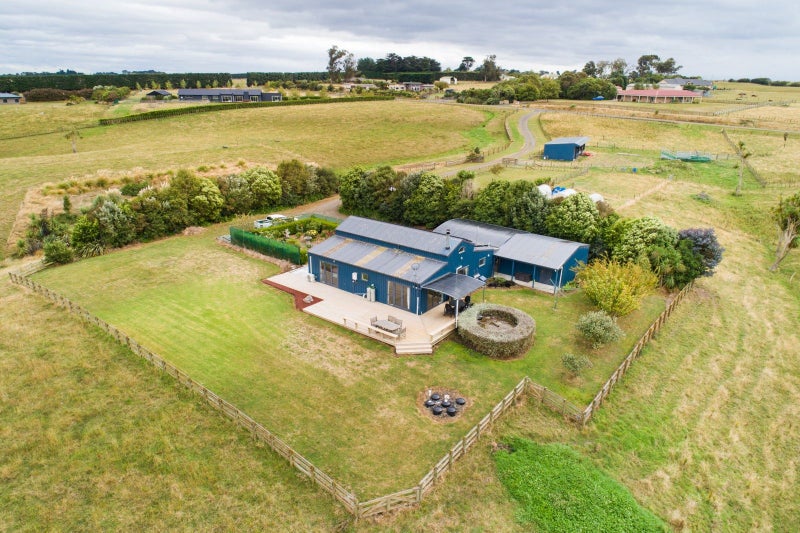 21 Sutherland Road, Sanson, Palmerston North - Carousel 1