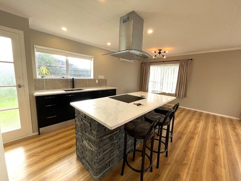 27 Warkworth Grove, Bell Block, New Plymouth - Carousel 2