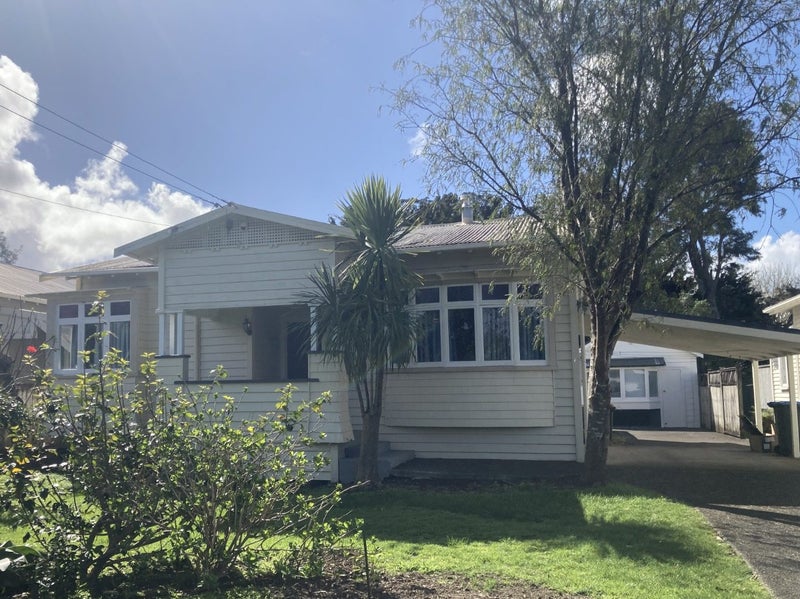 19 Aroha Avenue, Sandringham, Auckland - Carousel 1