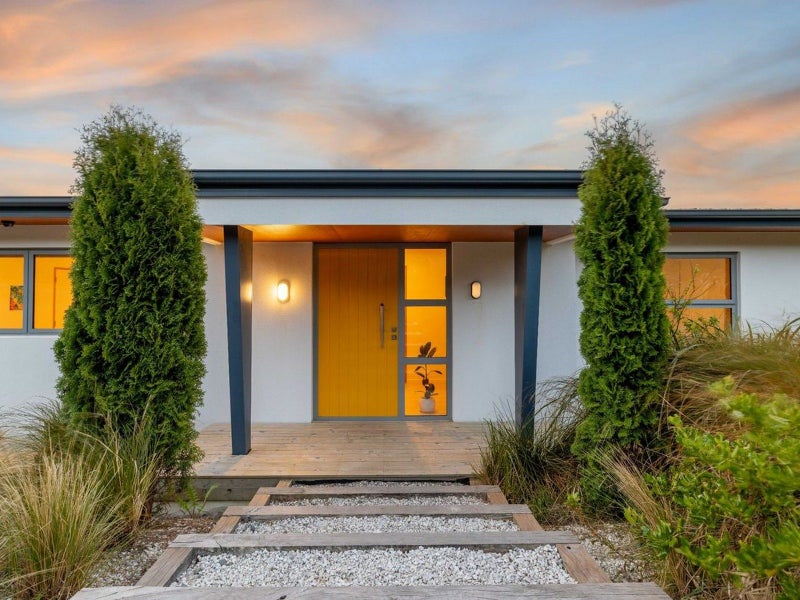 5 Stoneyridge Close, Mount Pleasant, Christchurch - Carousel 2