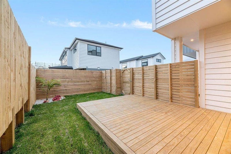 20E Mackenzie Street, Te Atatu South, Auckland - Carousel 2