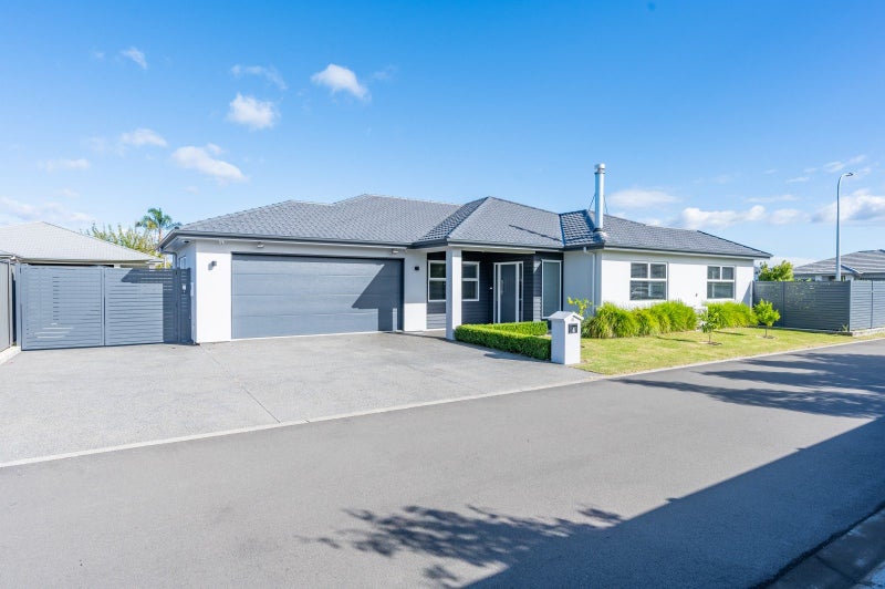 4 Young Place, Taradale, Napier - Carousel 1
