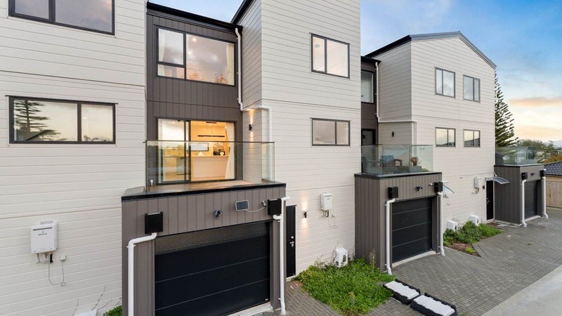 126 Kervil Avenue, TE ATATU PENINSULA, AUCKLAND - Carousel 1