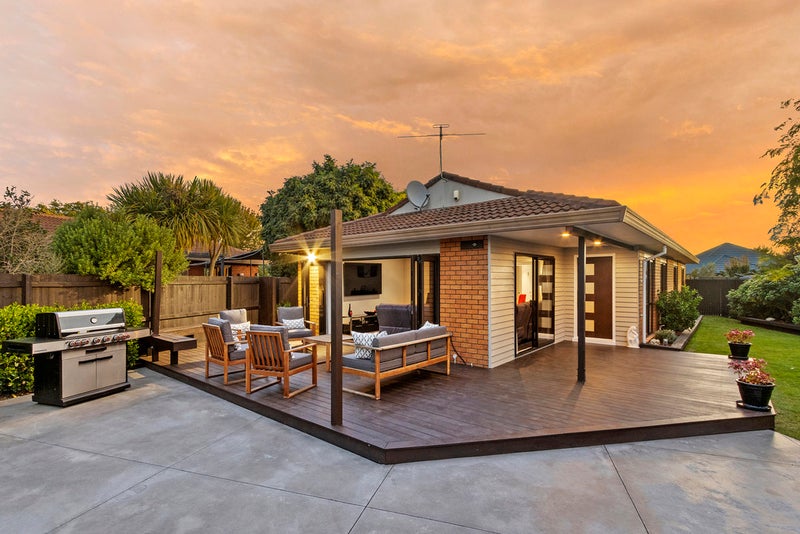 15 Ludlow Place, Parklands, Christchurch - Carousel 1