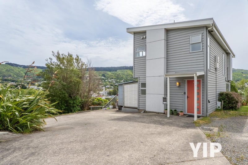 35 Tawa Terrace, Tawa, Wellington - Carousel 1