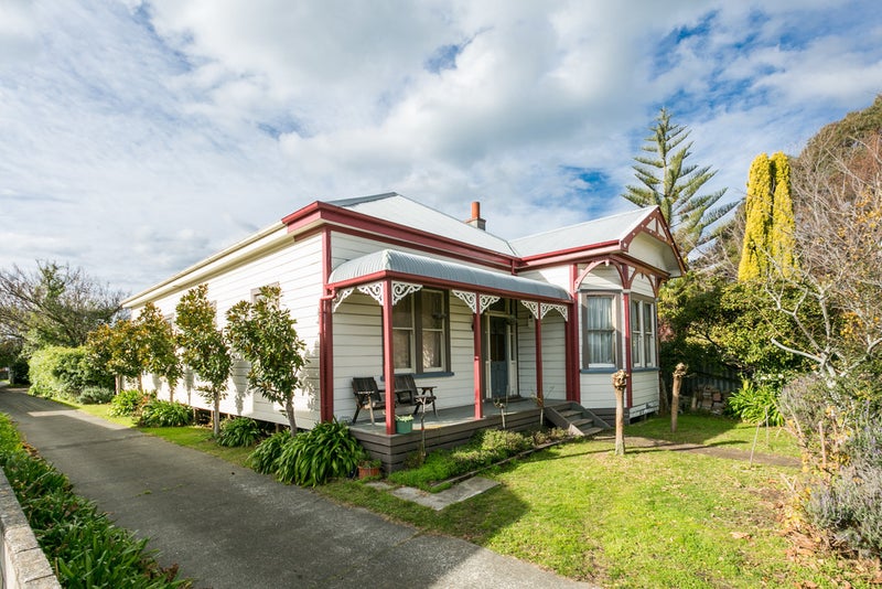 49 Nelson Crescent, Napier South, Napier - Carousel 1