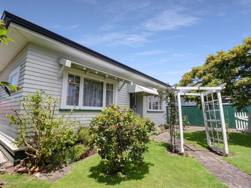 8 Hunter Street, Te Hapara, Gisborne - Carousel 2