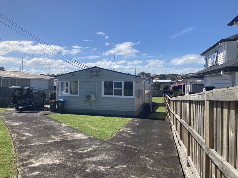 15 Stamford Park Road, Mount Roskill, Auckland - Carousel 1