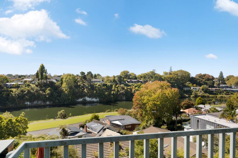 4/100 Beerescourt Road, Beerescourt, Hamilton - Carousel 33